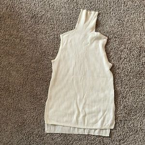 Uniqlo wool-blended turtle neck tank top